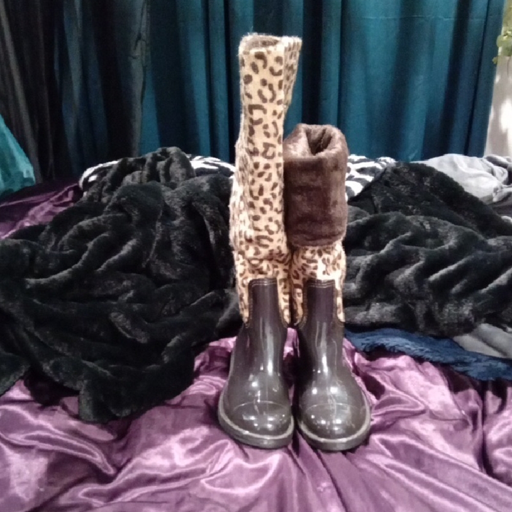 Faux Fur Winter Boots / Upper Faux Fur Lower Rubber Rain Boot .....Super Cute